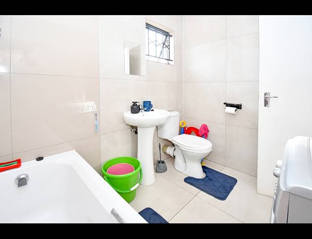 3 BEDROOM HOUSE FOR SALE IN COSMO CITY